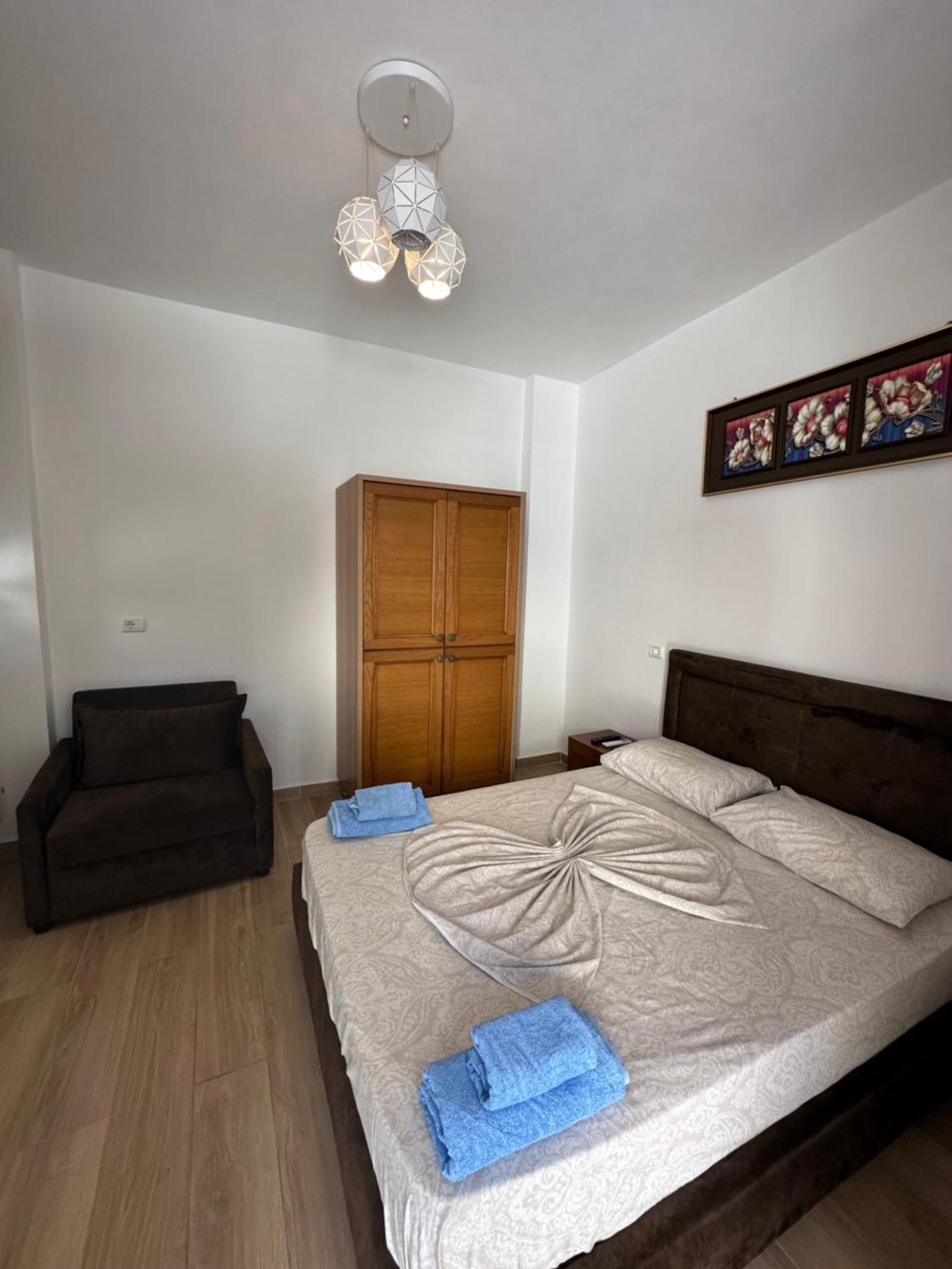 Jona Apartman *