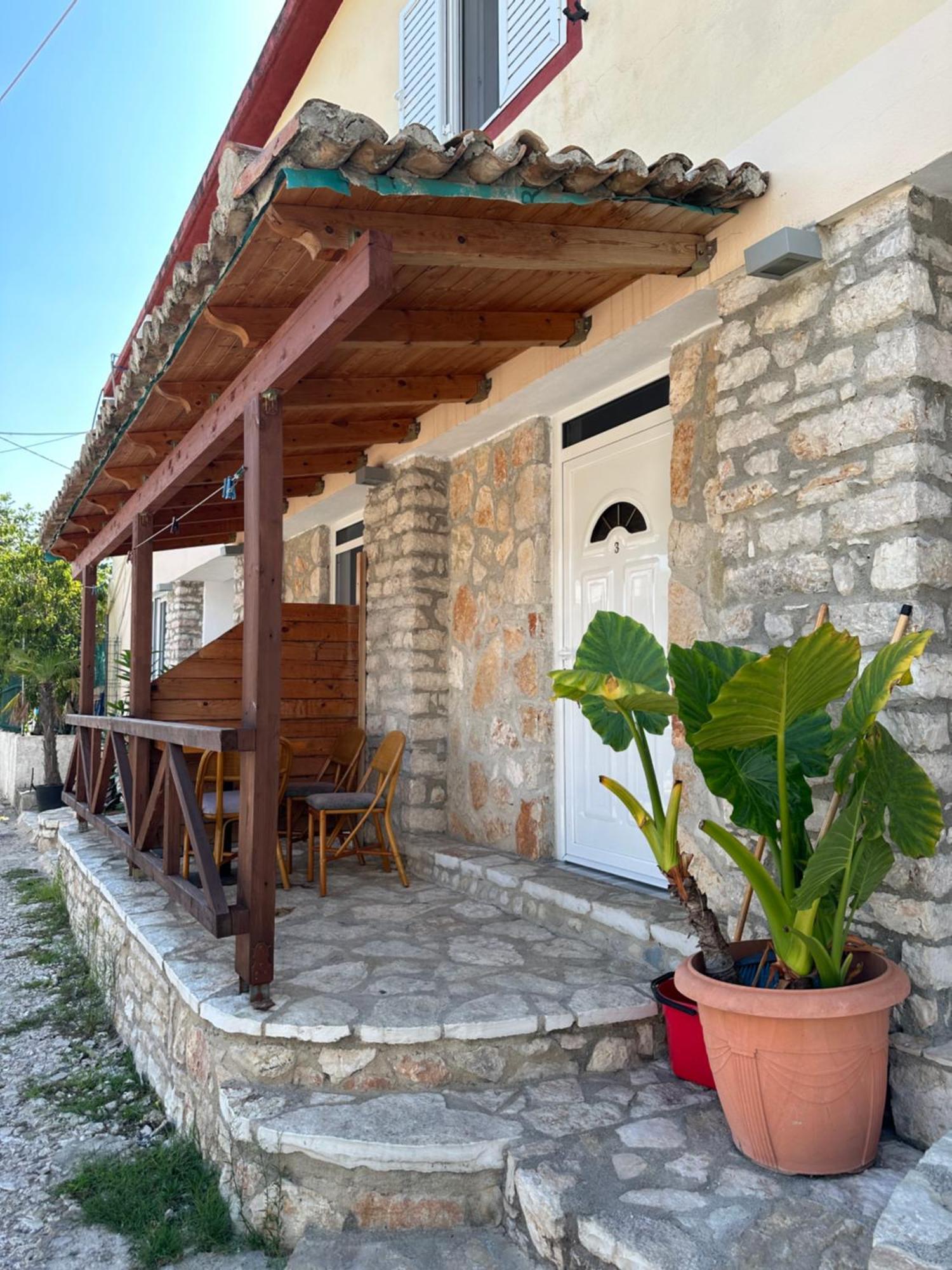 Jona * Himara