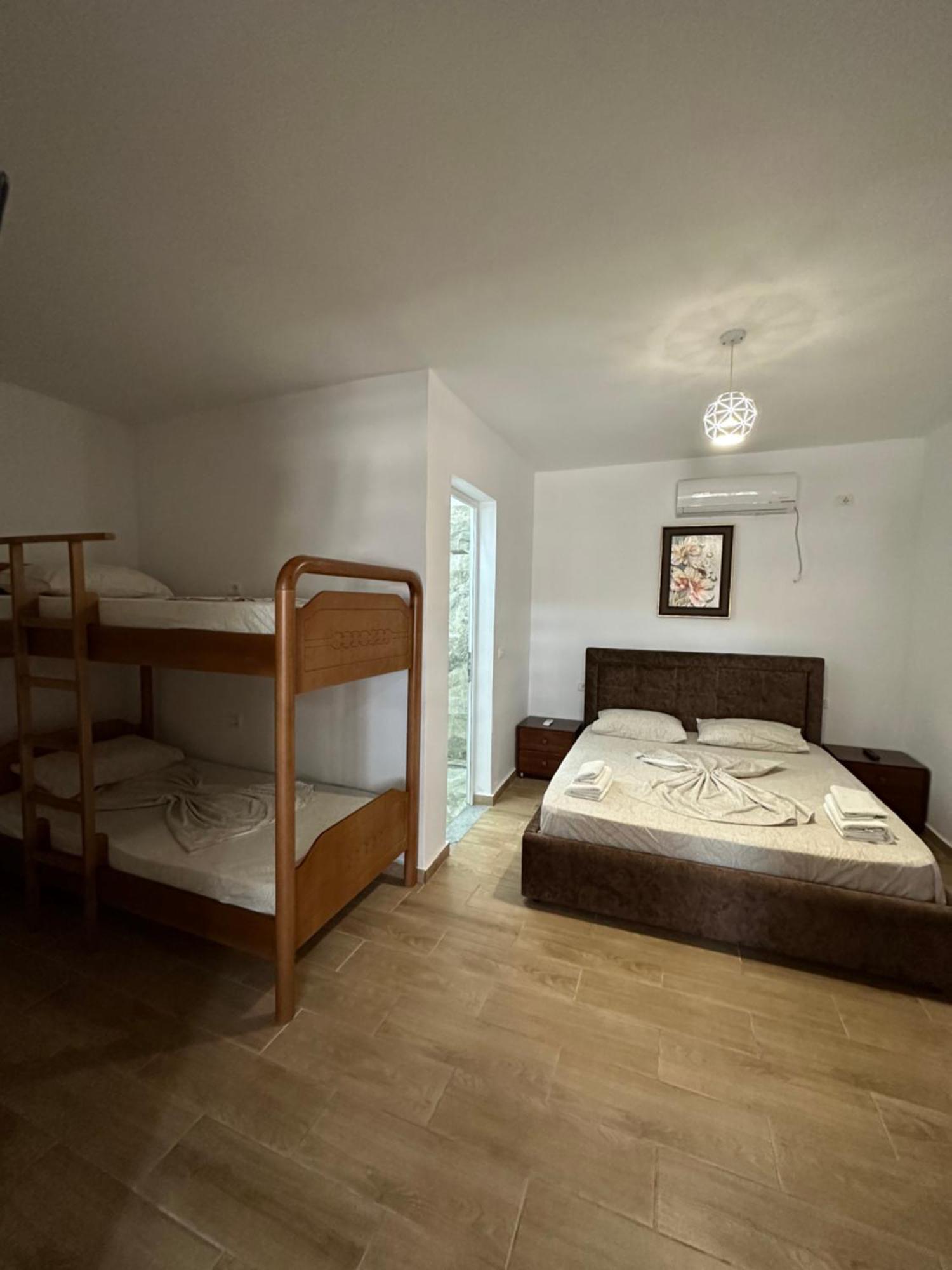 Jona Apartman *