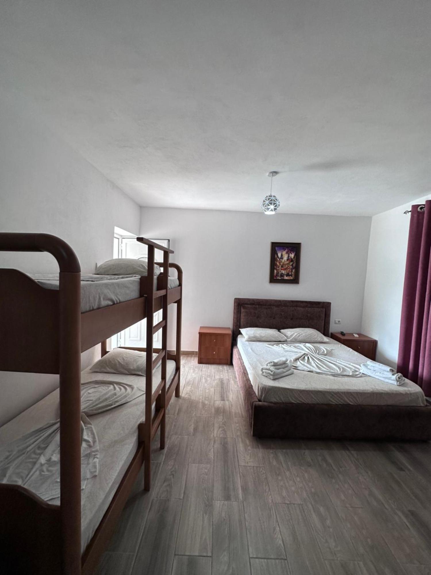 Jona Apartman *